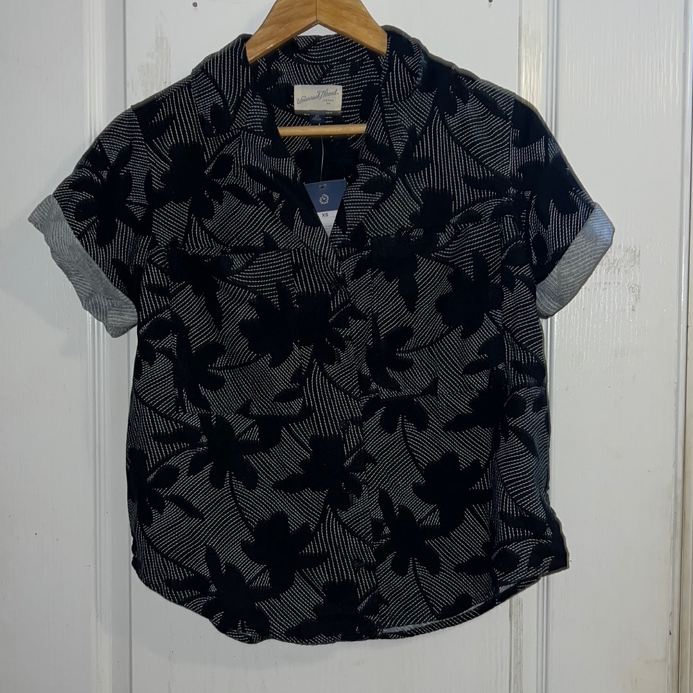 Universal Thread Top